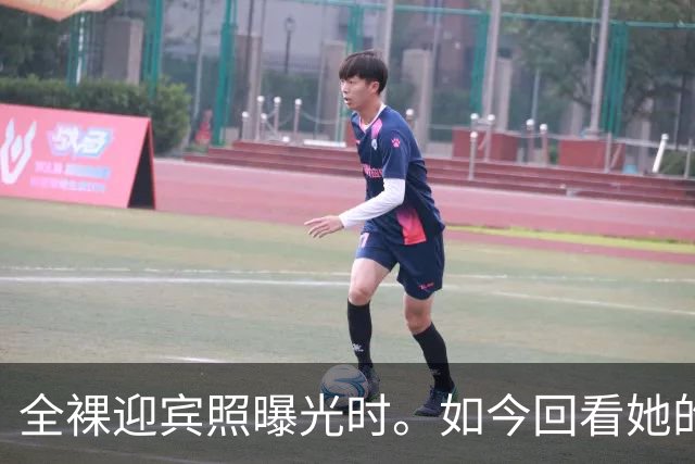 全裸迎宾照曝光时。如今回看她的直播，才懂她的“疯”，早有伏笔